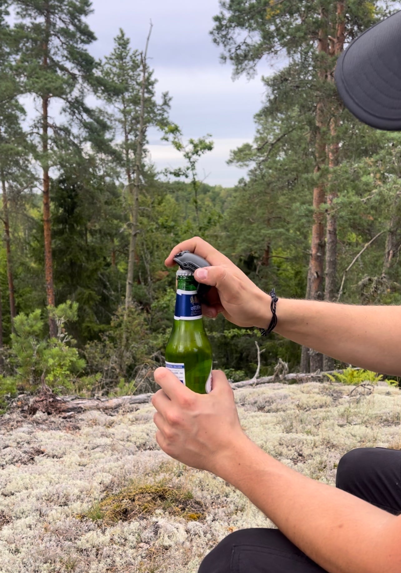 ”Stridshjälm - Kapsylöppnare”